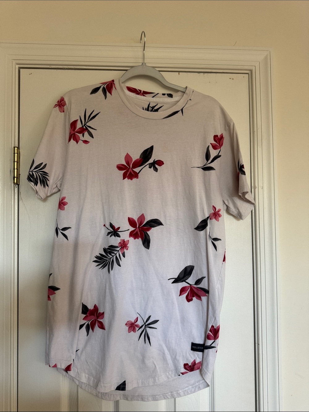 Hollister White Short-Sleeve Tee with Red Floral Print